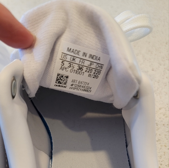 *SOLD* Adidas Stan Smiths - Picture 3 of 6